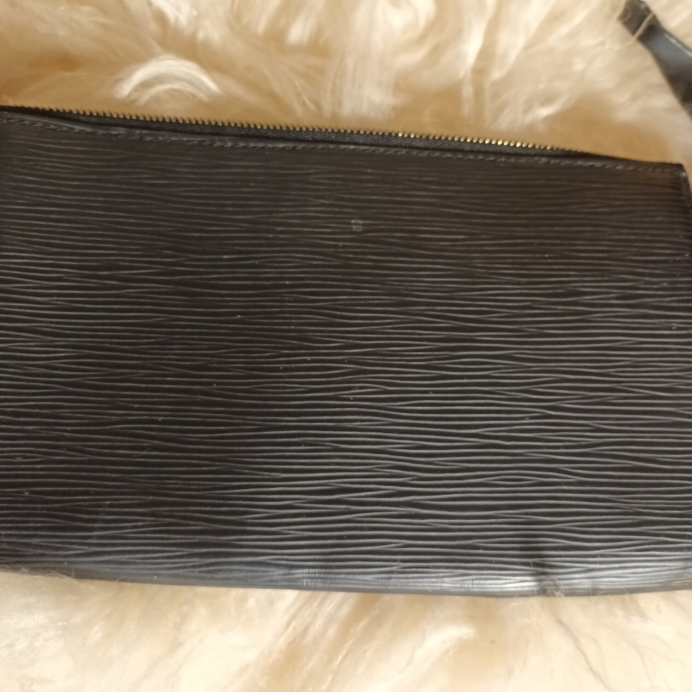LOUIS VUITTON Epi Leather Pochette Accessoires Black - Picture 5 of 16